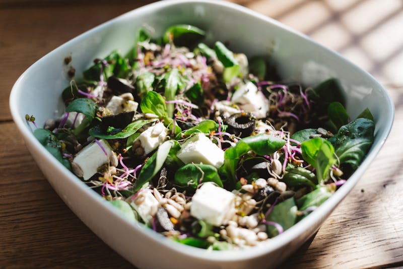 Mediterranean Arugula Salad with feta and olives